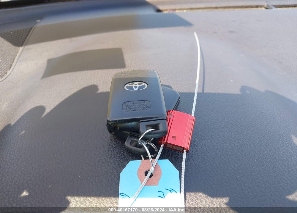 2017 TOYOTA RAV4 XLE VIN: 2T3WFREV7HW343705