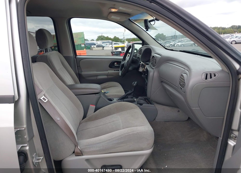 2005 CHEVROLET TRAILBLAZER LS VIN: 1GNDT13S252353077