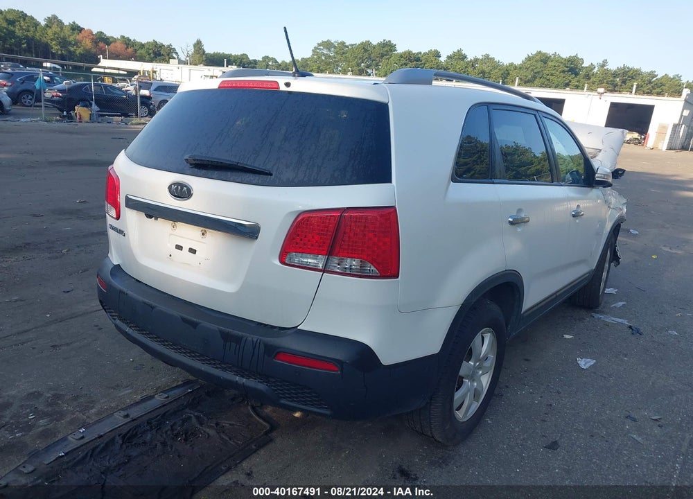 2013 KIA SORENTO VIN: 5XYKT3A60DG354069