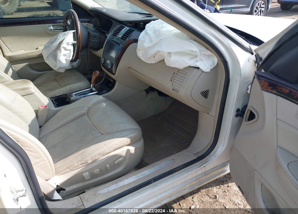 2011 CADILLAC DTS VIN: 1G6KH5E64BU130728