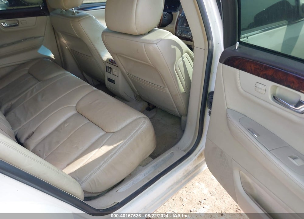 2011 CADILLAC DTS VIN: 1G6KH5E64BU130728