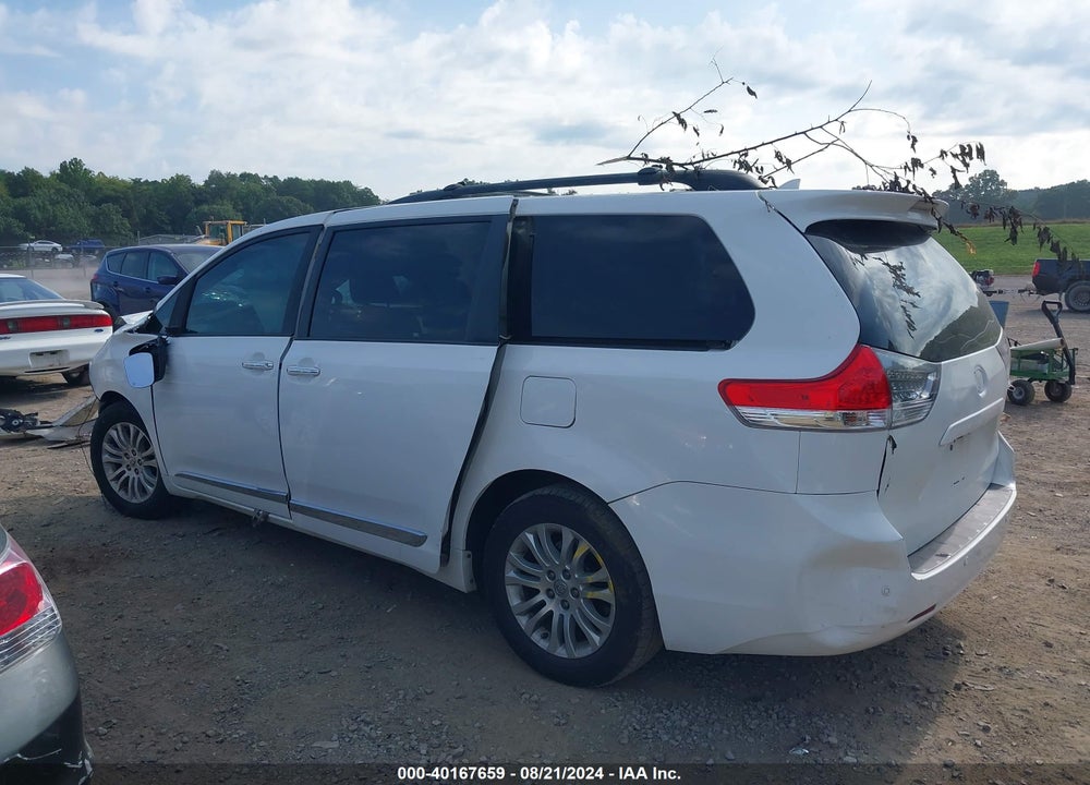 2013 TOYOTA SIENNA XLE V6 8 PASSENGER VIN: 5TDYK3DC7DS309762