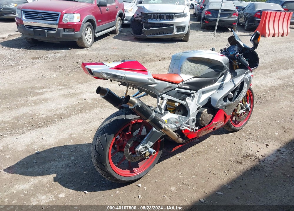2007 APRILIA RSV 1000 R VIN: ZD4RRTR057S000516