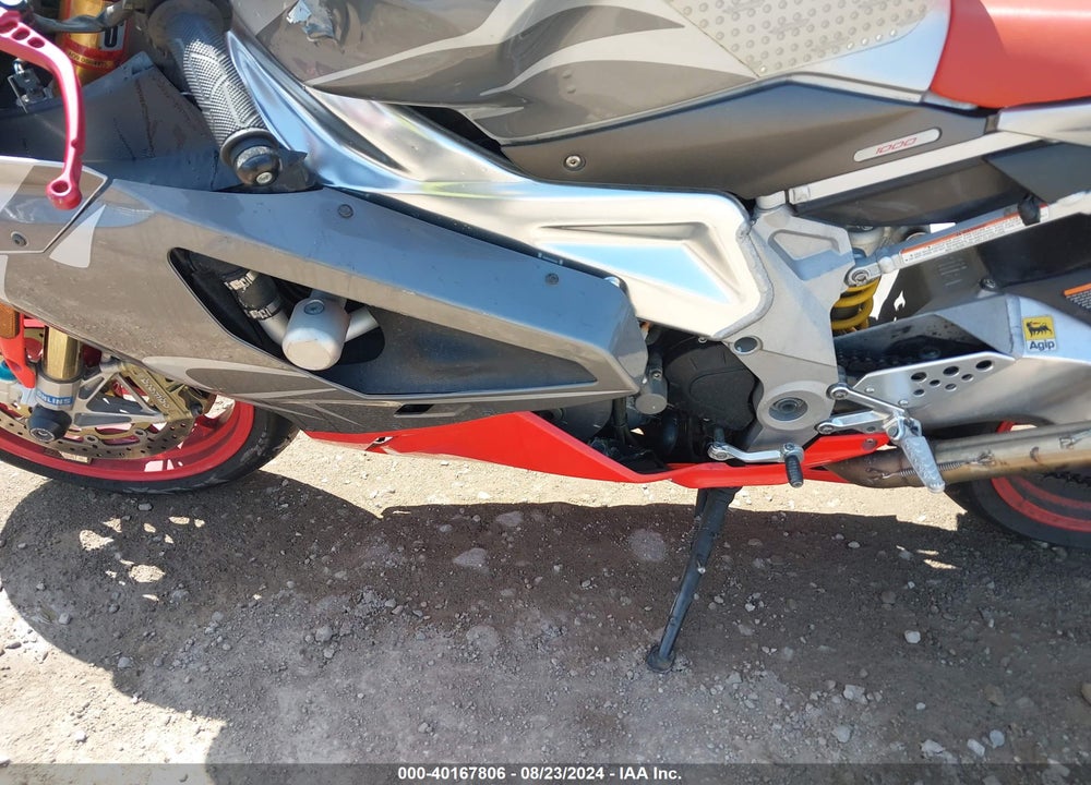 2007 APRILIA RSV 1000 R VIN: ZD4RRTR057S000516