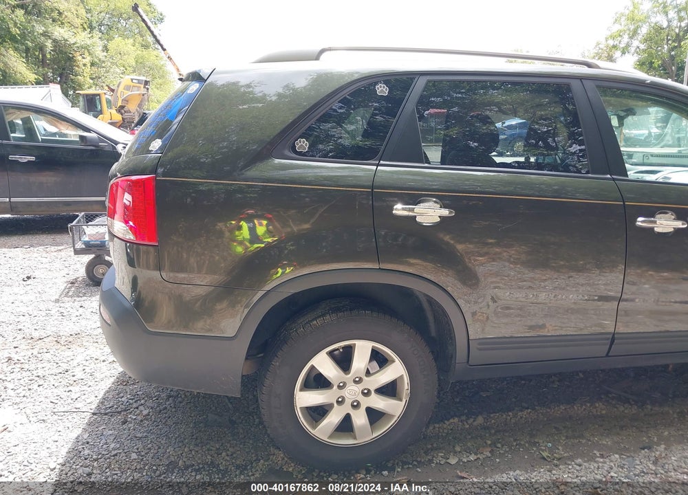 2011 KIA SORENTO LX VIN: 5XYKT4A18BG105753
