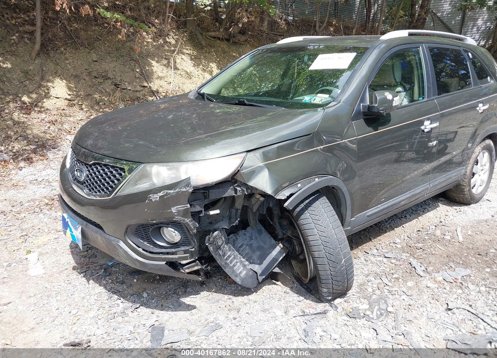 2011 KIA SORENTO LX VIN: 5XYKT4A18BG105753