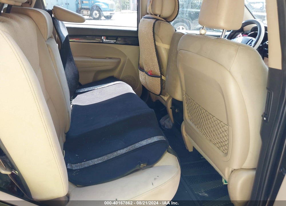 2011 KIA SORENTO LX VIN: 5XYKT4A18BG105753