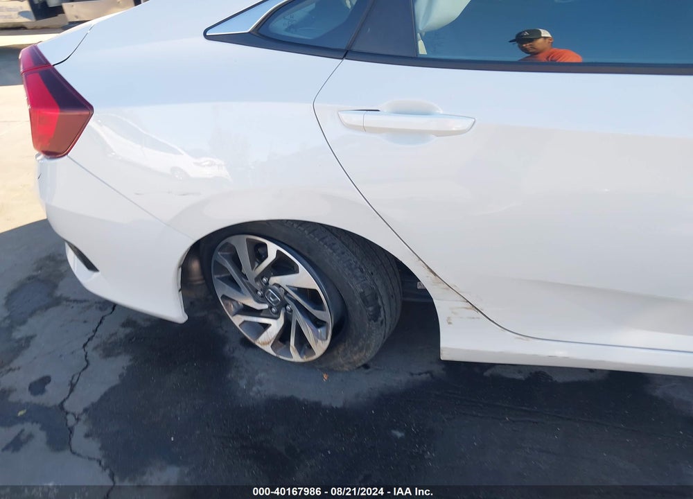 2018 HONDA CIVIC EX VIN: 19XFC2F86JE207799