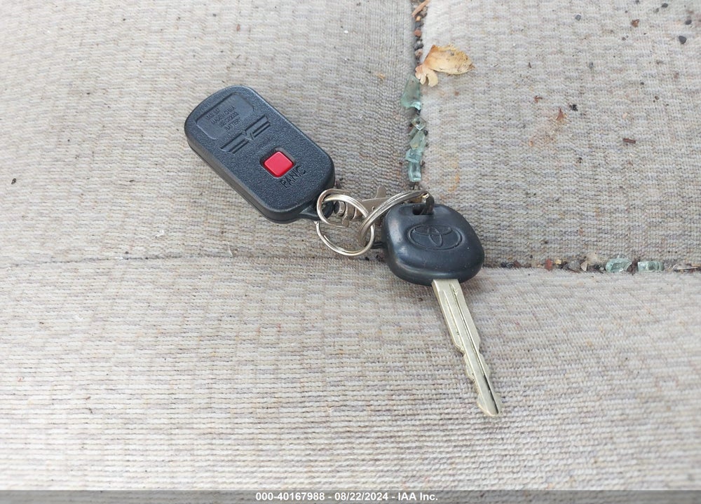 2004 TOYOTA COROLLA LE VIN: 2T1BR38E04C248650