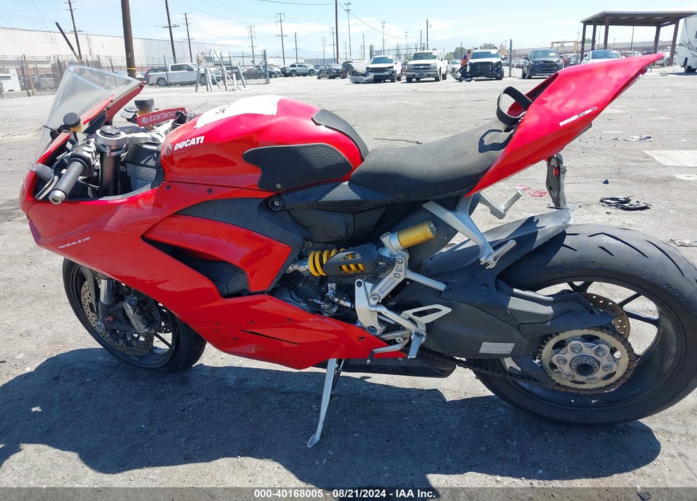 2021 DUCATI PANIGALE V2 VIN: ZDMHAATW9MB002415