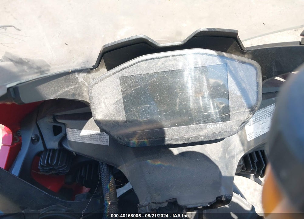 2021 DUCATI PANIGALE V2 VIN: ZDMHAATW9MB002415