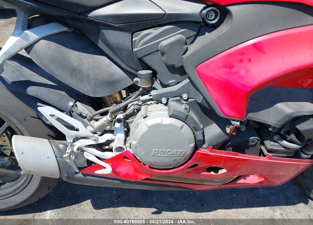 2021 DUCATI PANIGALE V2 VIN: ZDMHAATW9MB002415