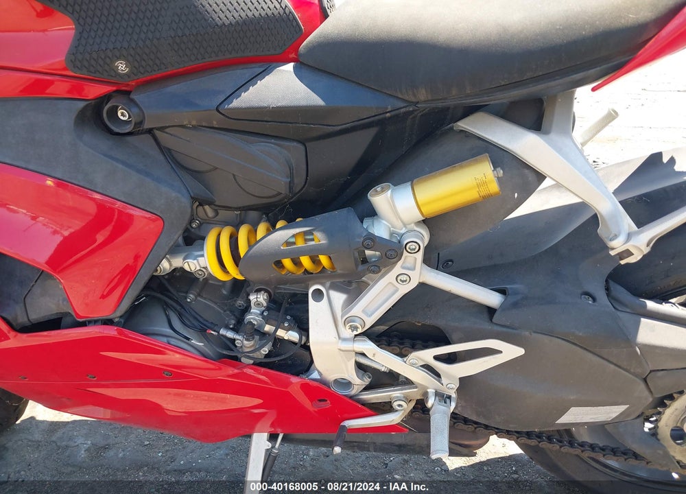 2021 DUCATI PANIGALE V2 VIN: ZDMHAATW9MB002415