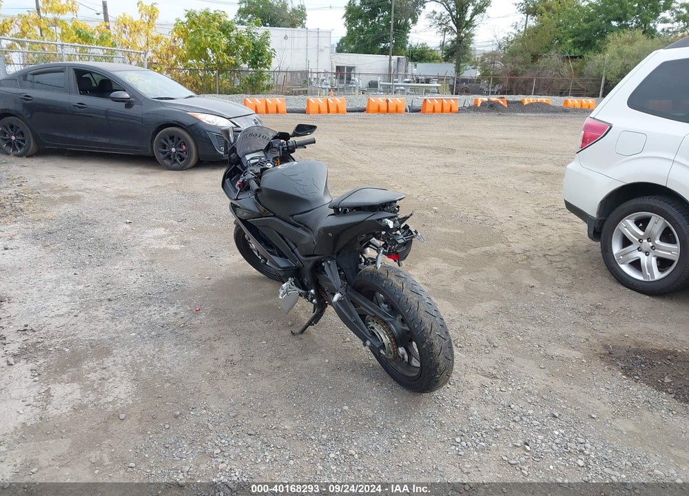 2019 YAMAHA YZFR3 VIN: MH3RH17Y8KK002265