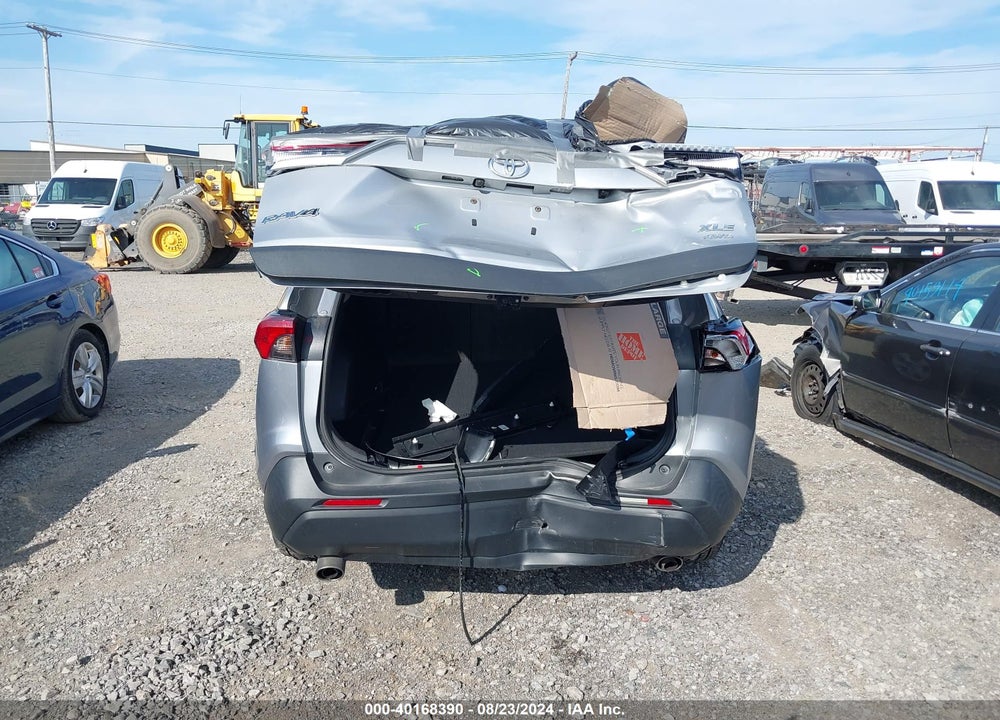 2019 TOYOTA RAV4 XLE VIN: 2T3P1RFV6KW056588