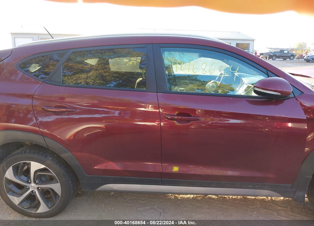 2017 HYUNDAI TUCSON SPORT VIN: KM8J3CA2XHU271810