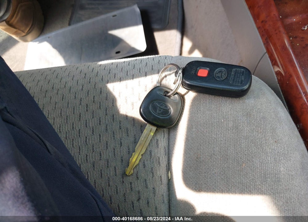 2004 TOYOTA CAMRY XLE VIN: 4T1BE32K94U287777