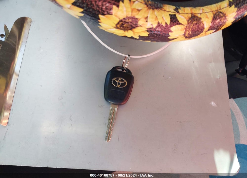 2014 TOYOTA PRIUS C ONE VIN: JTDKDTB35E1562015