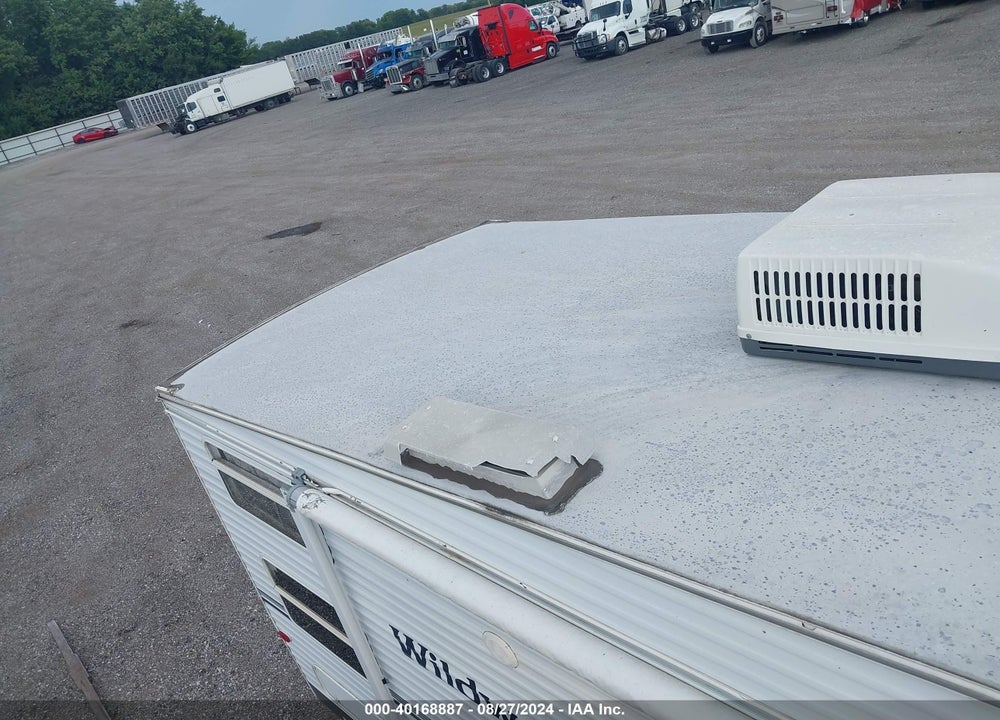 2005 FOREST RIVER WILDWOOD LE 28BHSS VIN: 4X4FWDD285R333734