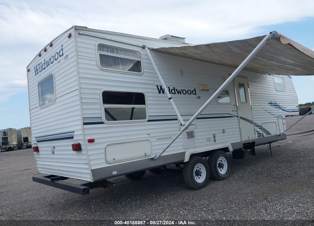 2005 FOREST RIVER WILDWOOD LE 28BHSS VIN: 4X4FWDD285R333734