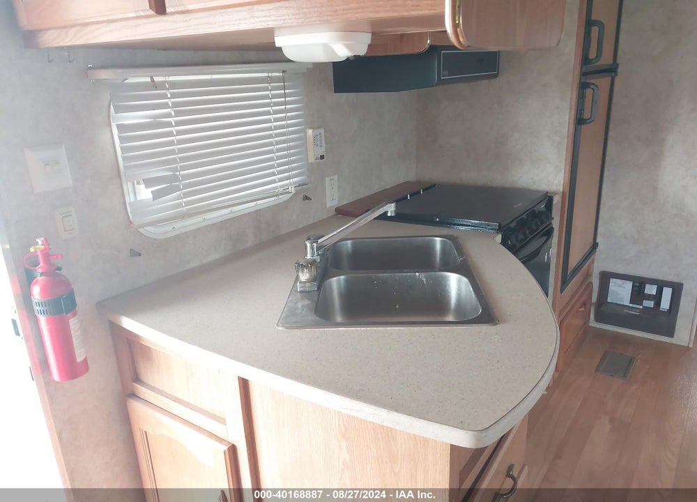 2005 FOREST RIVER WILDWOOD LE 28BHSS VIN: 4X4FWDD285R333734