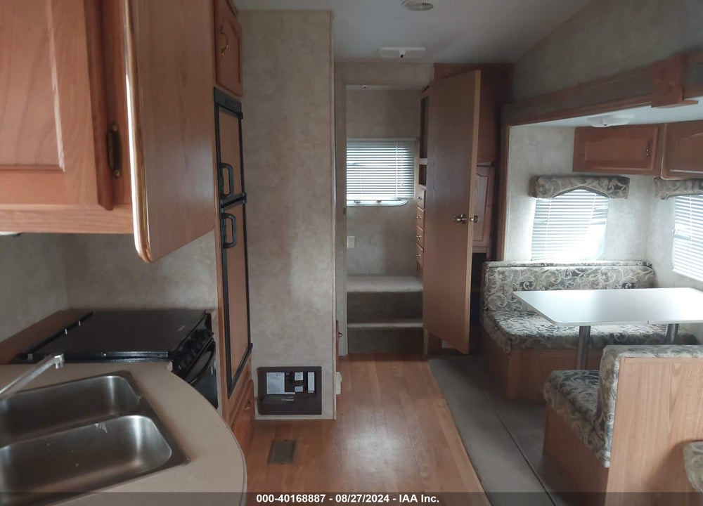 2005 FOREST RIVER WILDWOOD LE 28BHSS VIN: 4X4FWDD285R333734