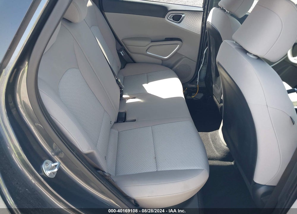2020 KIA SOUL LX VIN: KNDJ23AUXL7100989