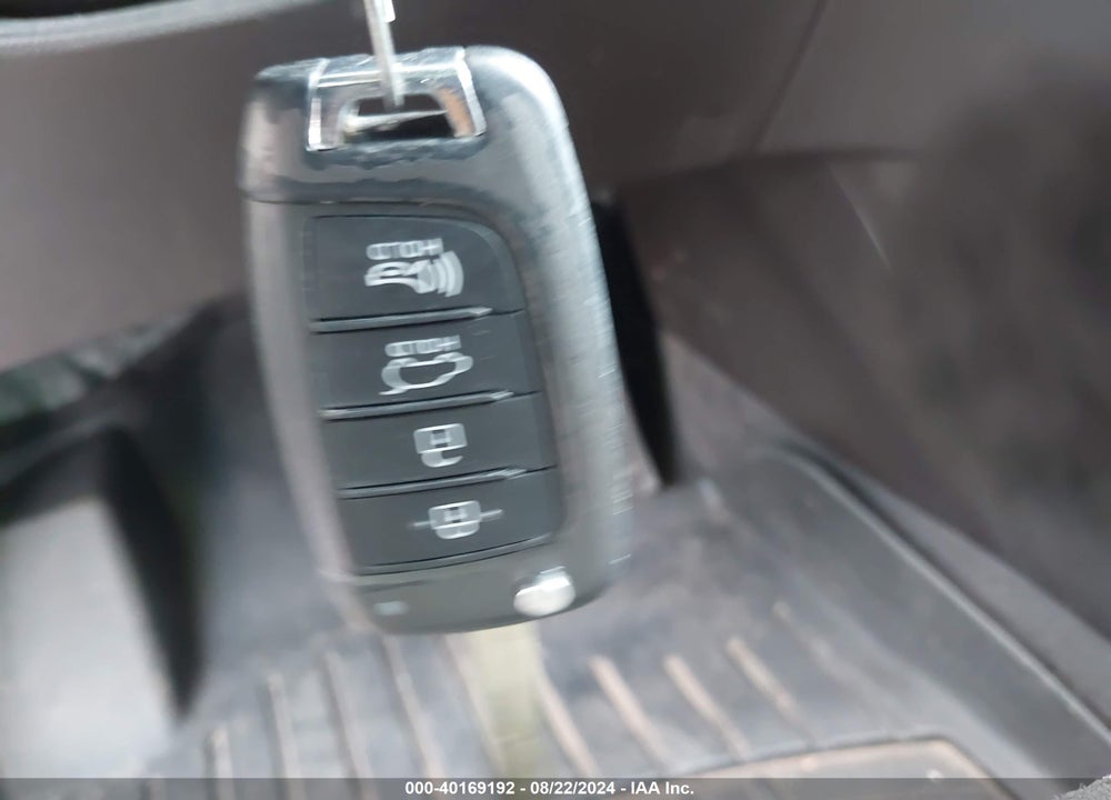 2019 HYUNDAI SANTA FE SE VIN: 5NMS2CAD0KH131891