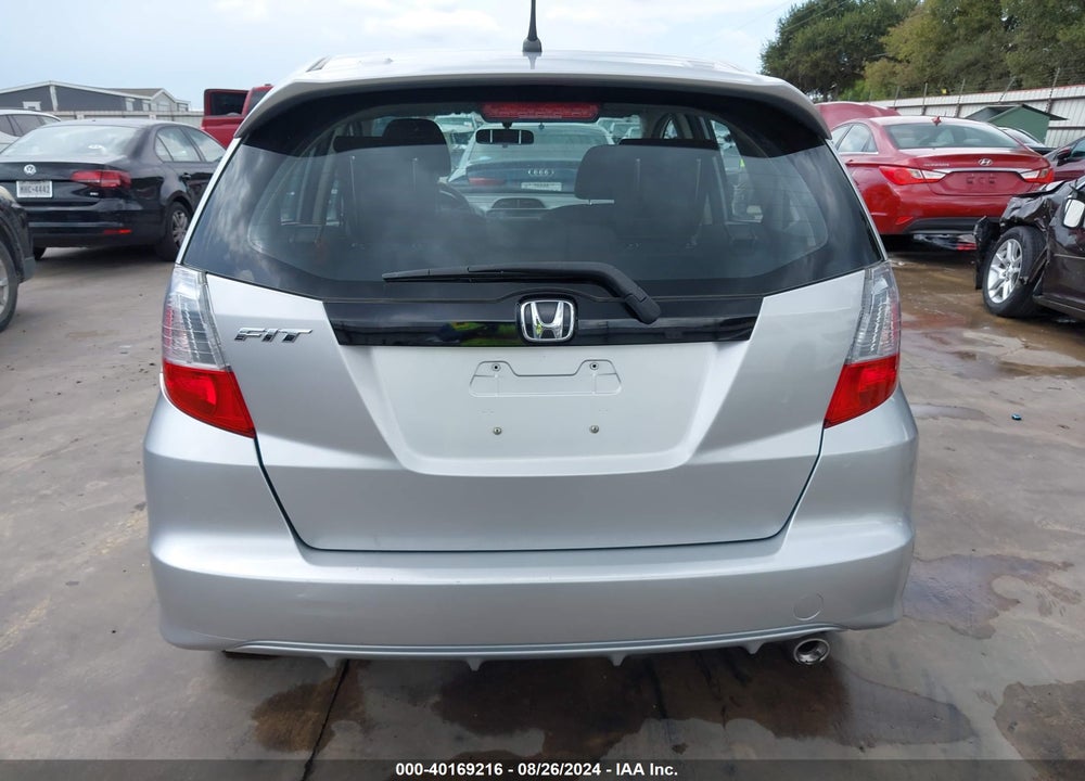 2013 HONDA FIT SPORT VIN: JHMGE8H58DC018179