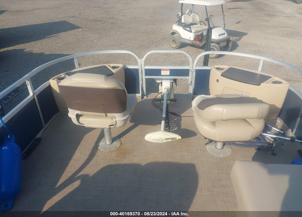 2019 SUNTRACKER FB22BLX VIN: BUJ95087J819