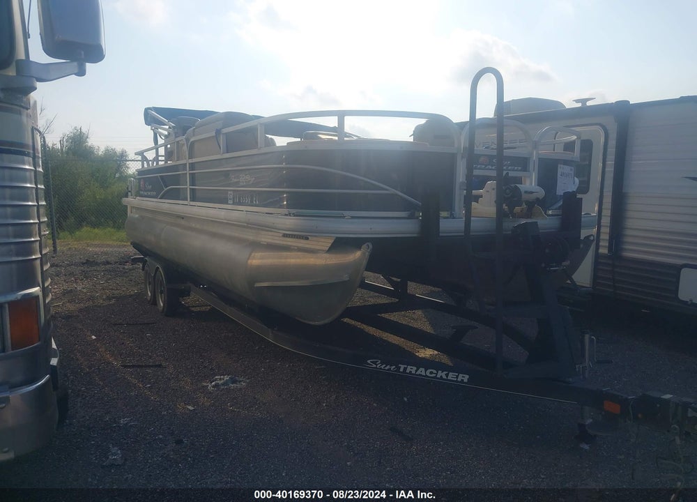 2019 SUNTRACKER FB22BLX VIN: BUJ95087J819