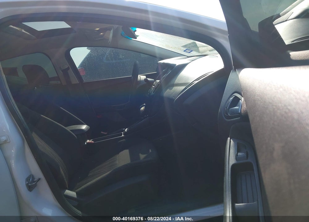 2017 FORD FOCUS SEL VIN: 1FADP3H29HL287391