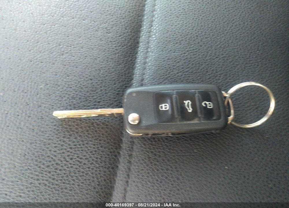 2011 VOLKSWAGEN JETTA 2.5L SE VIN: 3VWDZ7AJ7BM377624
