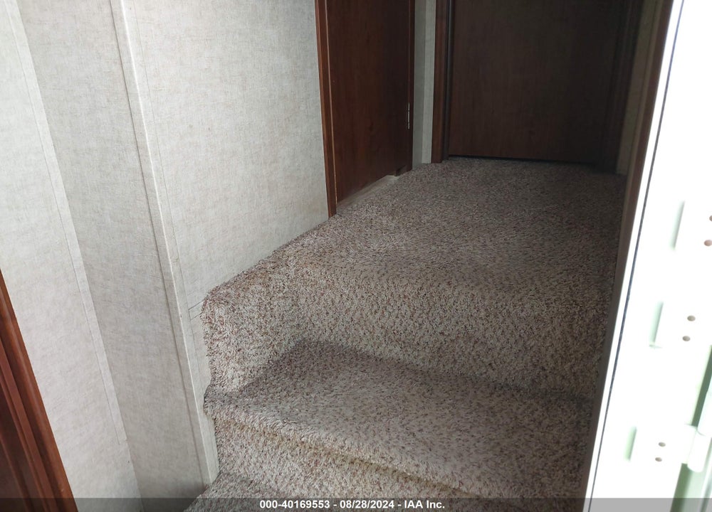 2014 LAREDO 335 VIN: 4YDF33522EE600572