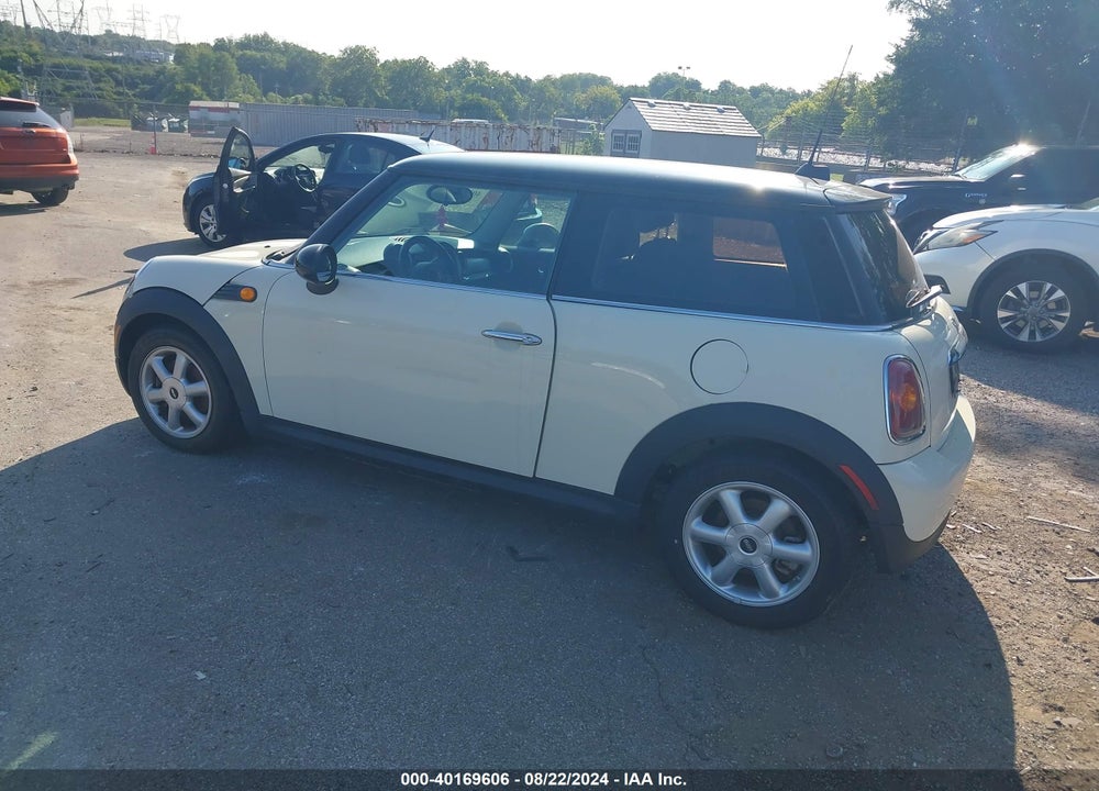 2010 MINI COOPER VIN: WMWMF3C52ATU77728