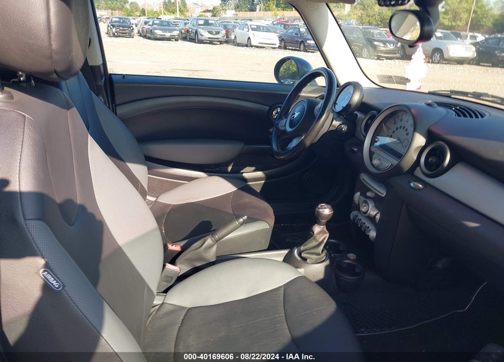 2010 MINI COOPER VIN: WMWMF3C52ATU77728