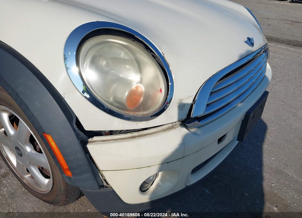2010 MINI COOPER VIN: WMWMF3C52ATU77728
