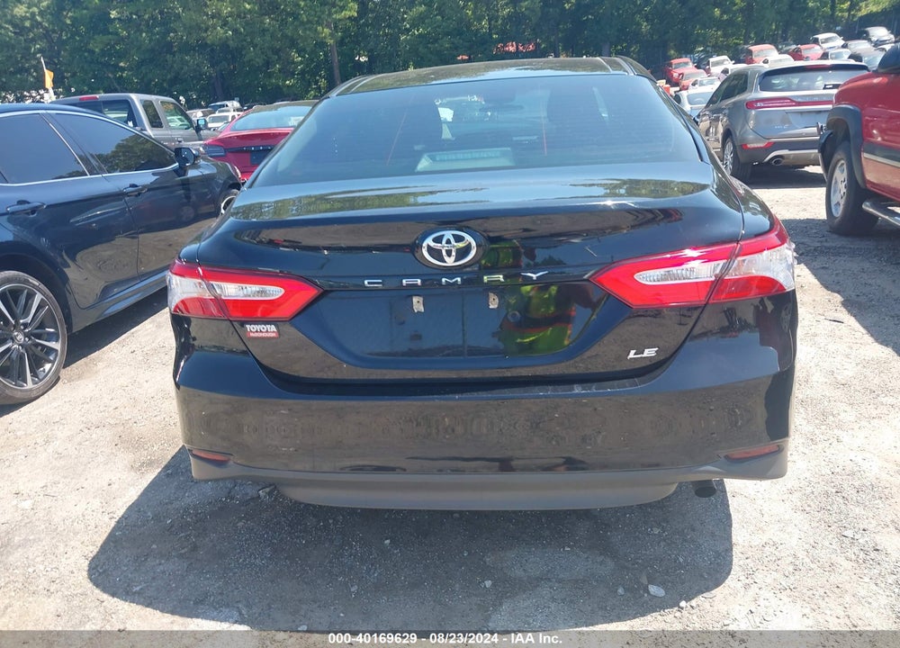2018 TOYOTA CAMRY LE VIN: 4T1B11HK4JU588704