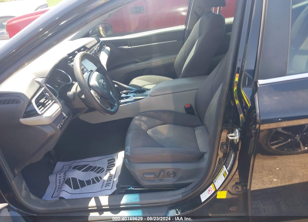 2018 TOYOTA CAMRY LE VIN: 4T1B11HK4JU588704