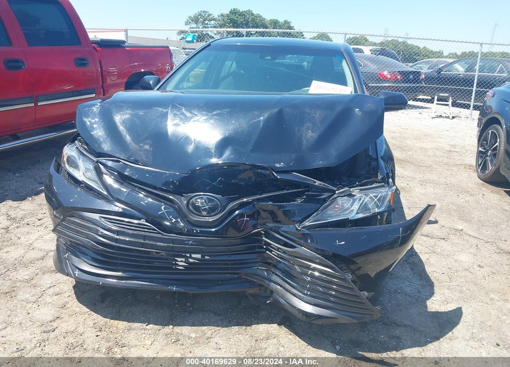 2018 TOYOTA CAMRY LE VIN: 4T1B11HK4JU588704