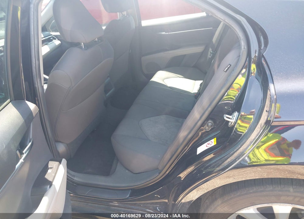 2018 TOYOTA CAMRY LE VIN: 4T1B11HK4JU588704