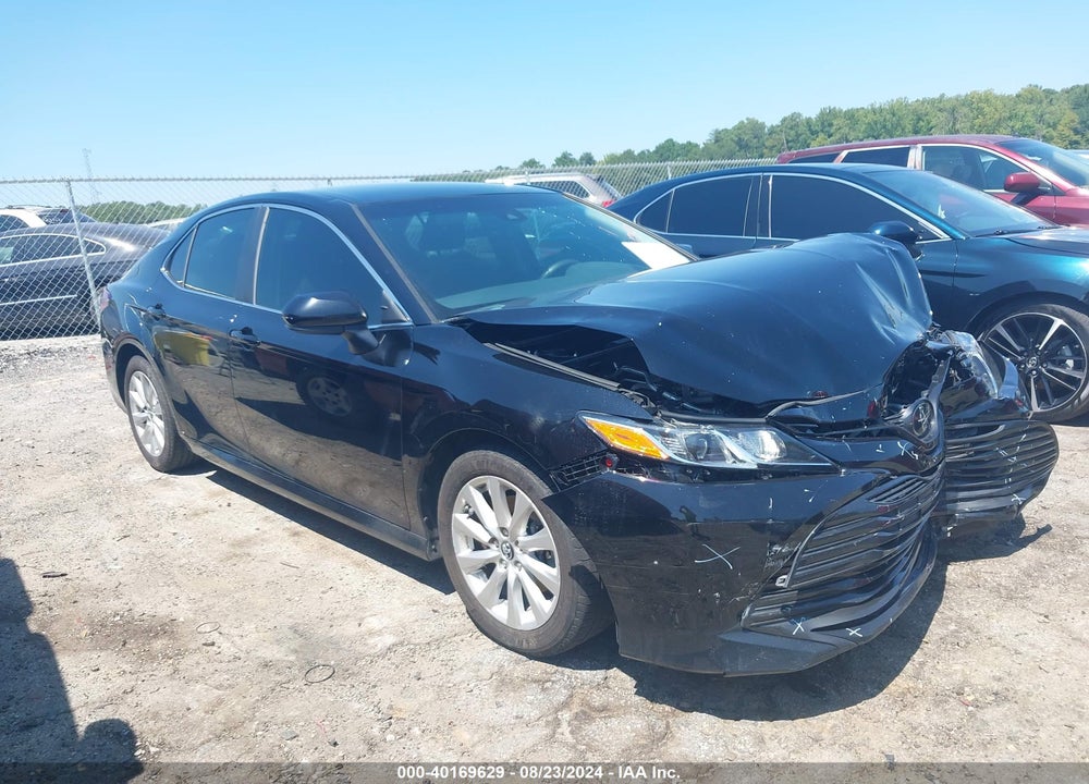 2018 TOYOTA CAMRY LE VIN: 4T1B11HK4JU588704