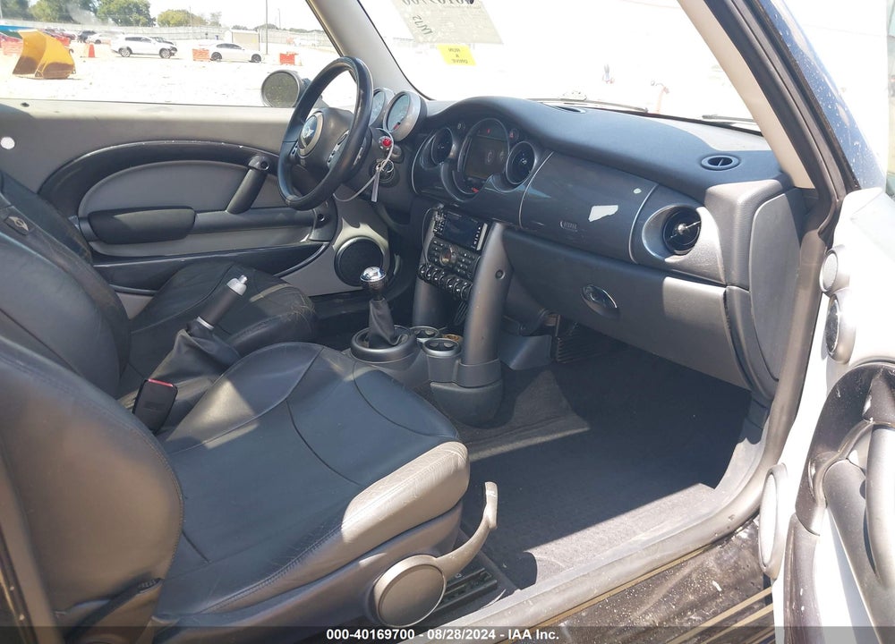 2003 MINI COOPER S VIN: WMWRE33493TD60136