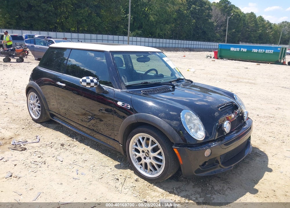 2003 MINI COOPER S VIN: WMWRE33493TD60136