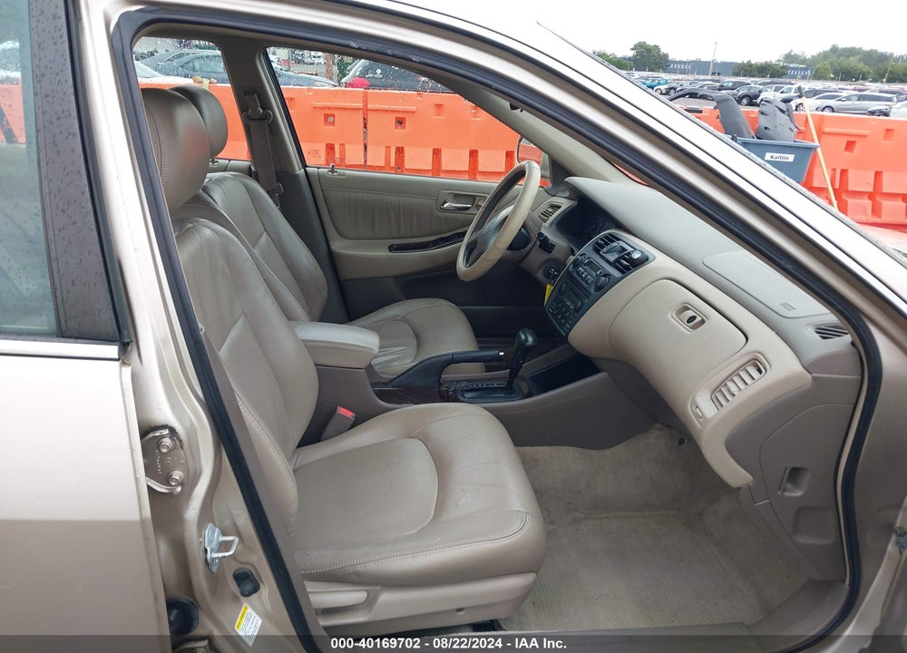 2000 HONDA ACCORD 3.0 EX VIN: 1HGCG1655YA018700