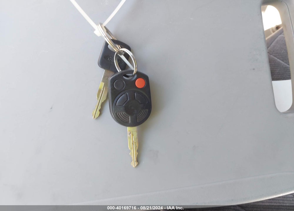 2009 FORD ESCAPE XLS VIN: 1FMCU02749KA20387