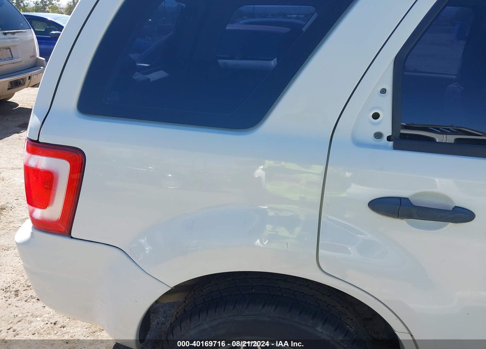 2009 FORD ESCAPE XLS VIN: 1FMCU02749KA20387