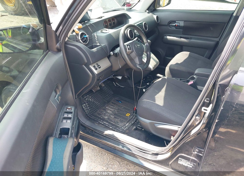 2010 SCION XB VIN: JTLZE4FE3A1102010