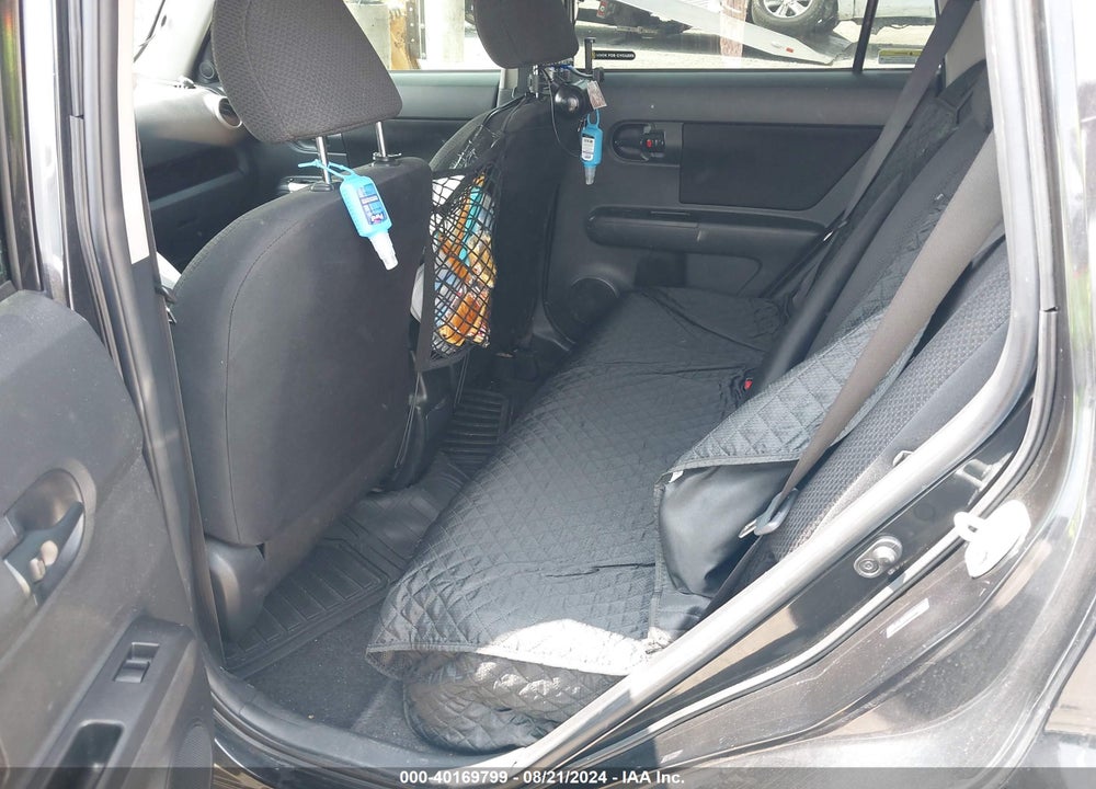 2010 SCION XB VIN: JTLZE4FE3A1102010