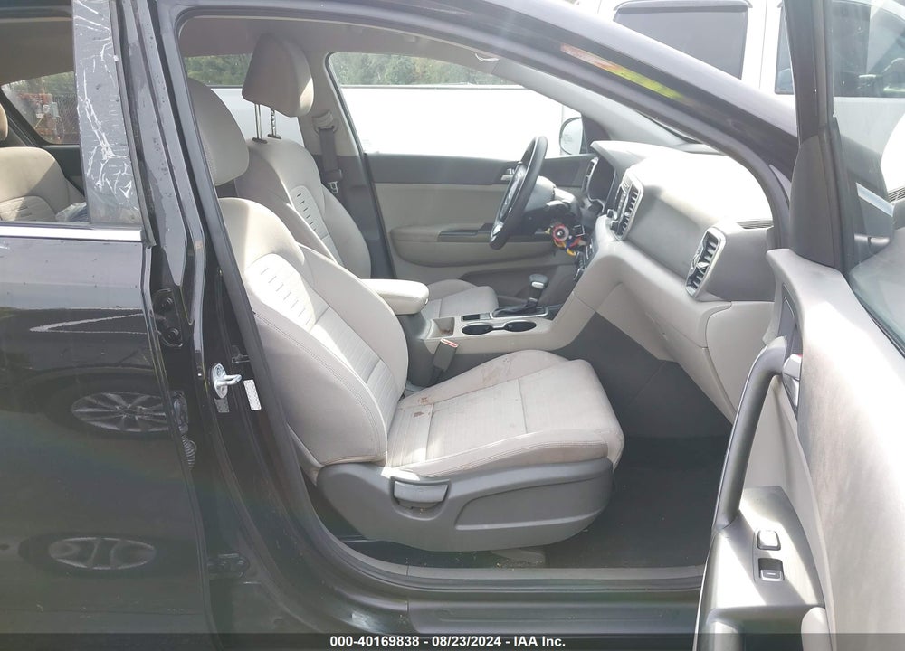 2018 KIA SPORTAGE LX VIN: KNDPMCAC7J7351137